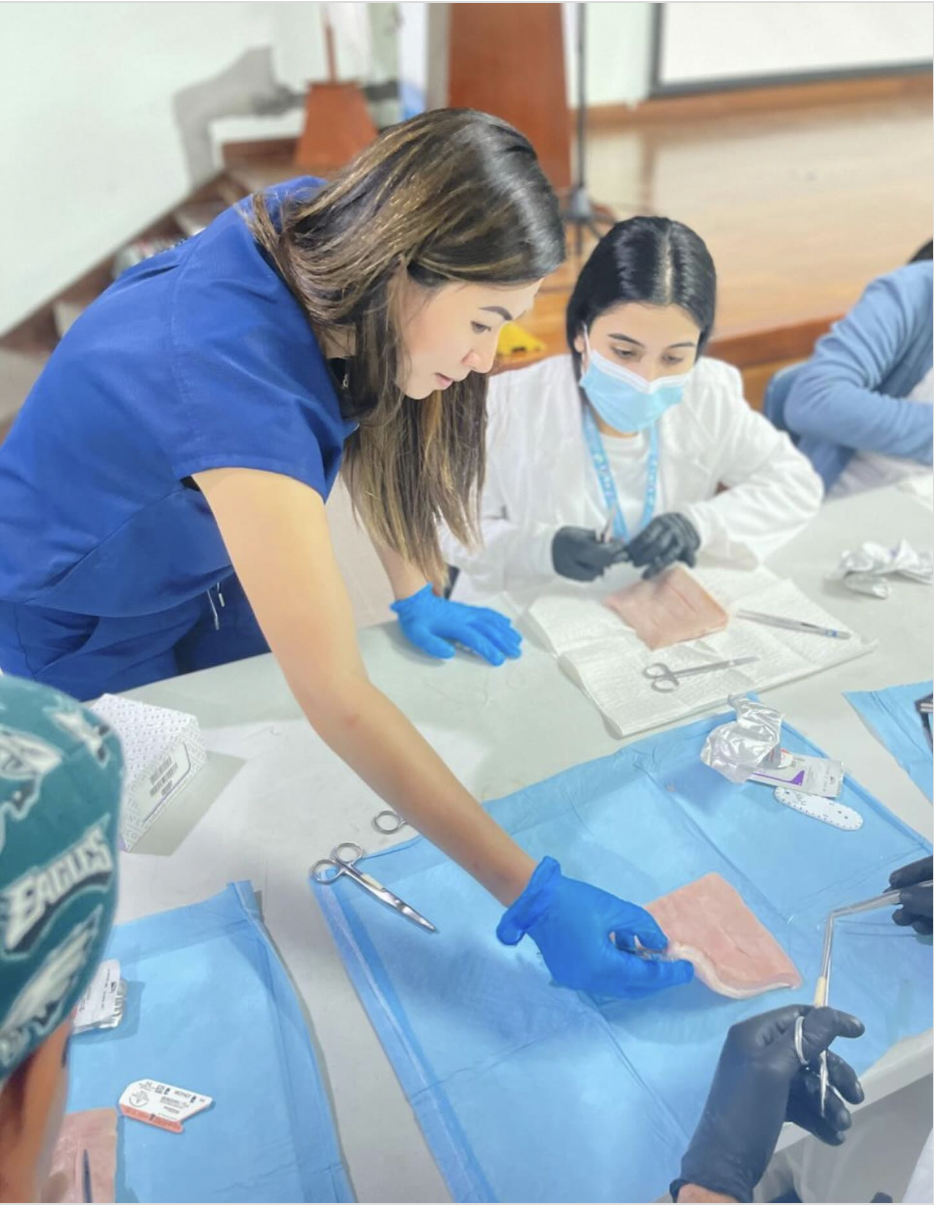 Dra. Chong teaching surgical suturing